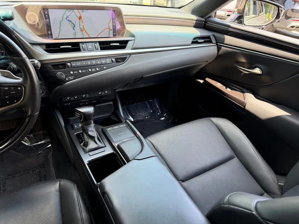 Lexus ES photo 42