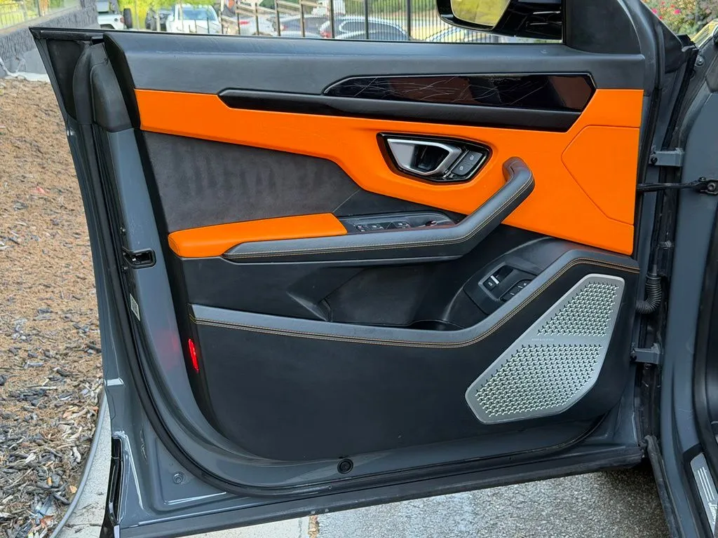 Lamborghini Urus photo 29
