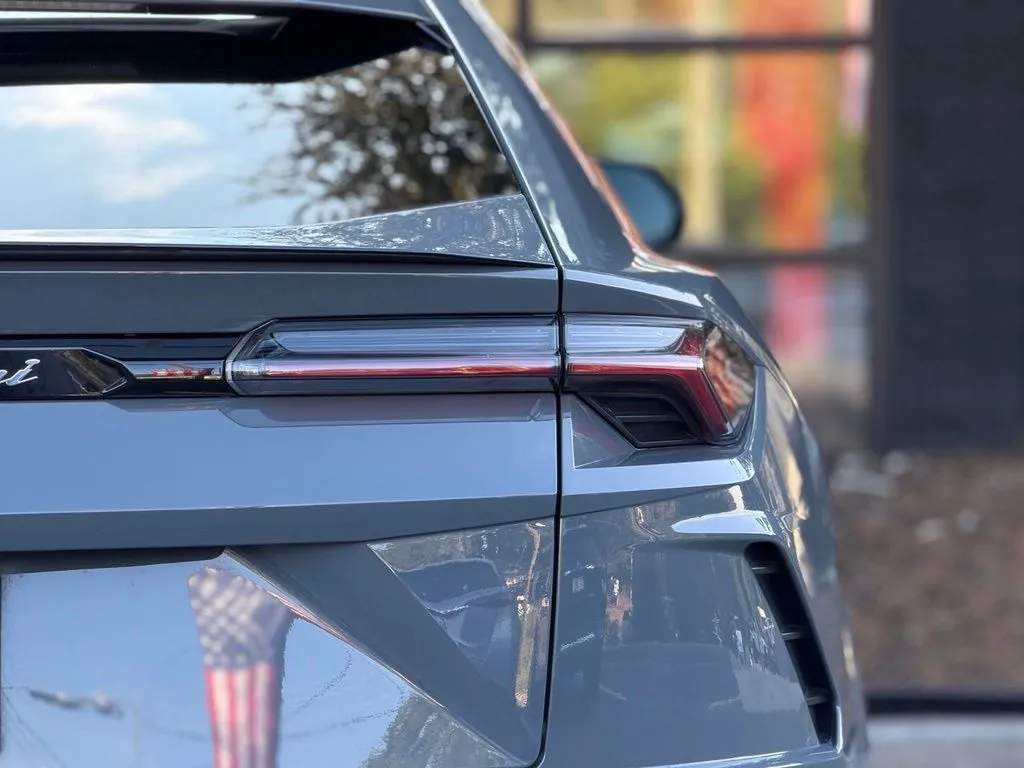 Lamborghini Urus photo 16