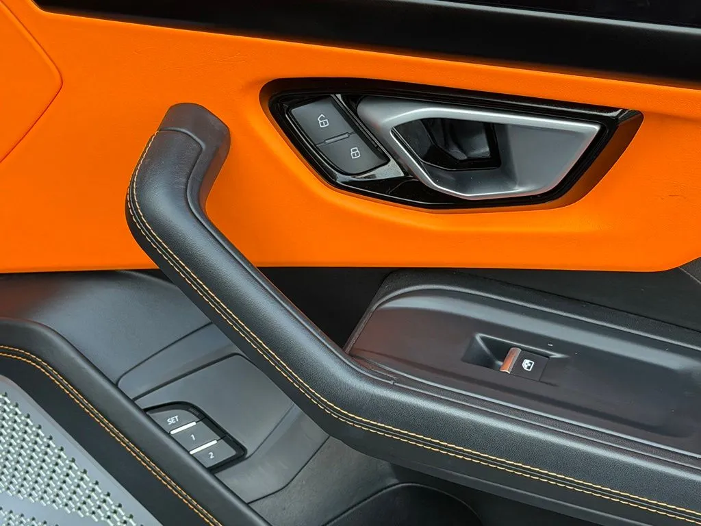 Lamborghini Urus photo 38
