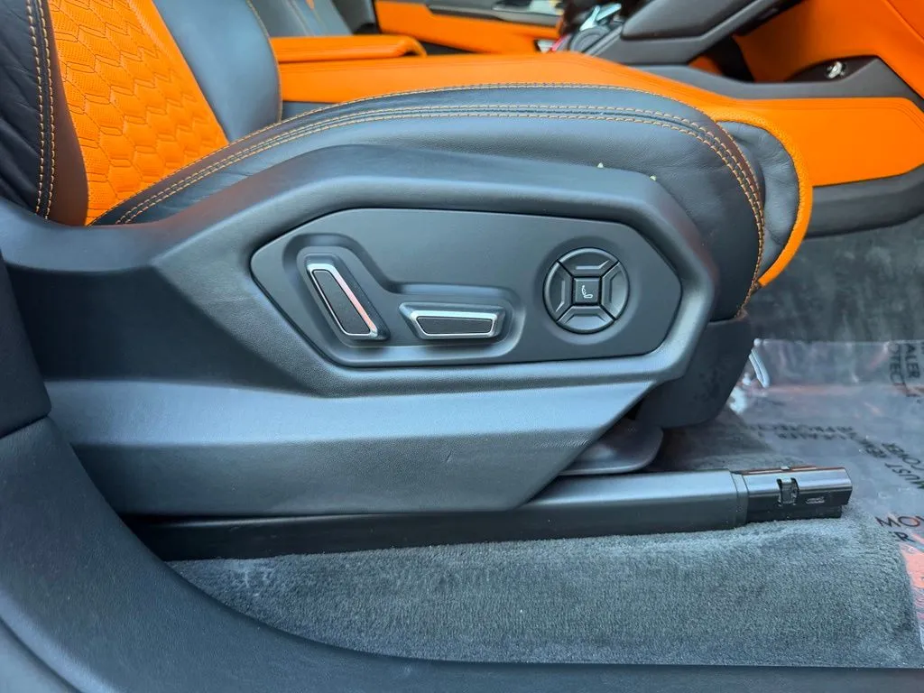 Lamborghini Urus photo 36