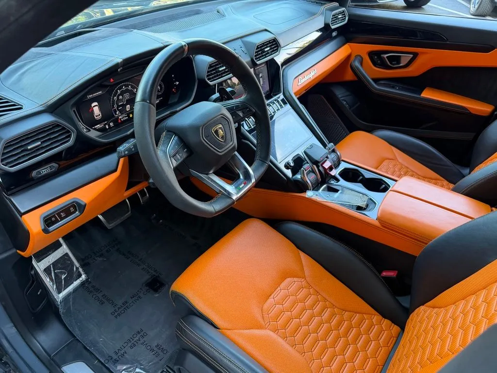 Lamborghini Urus photo 24