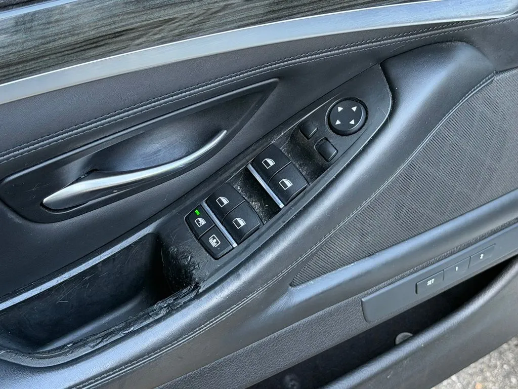 BMW 5 Series photo 26