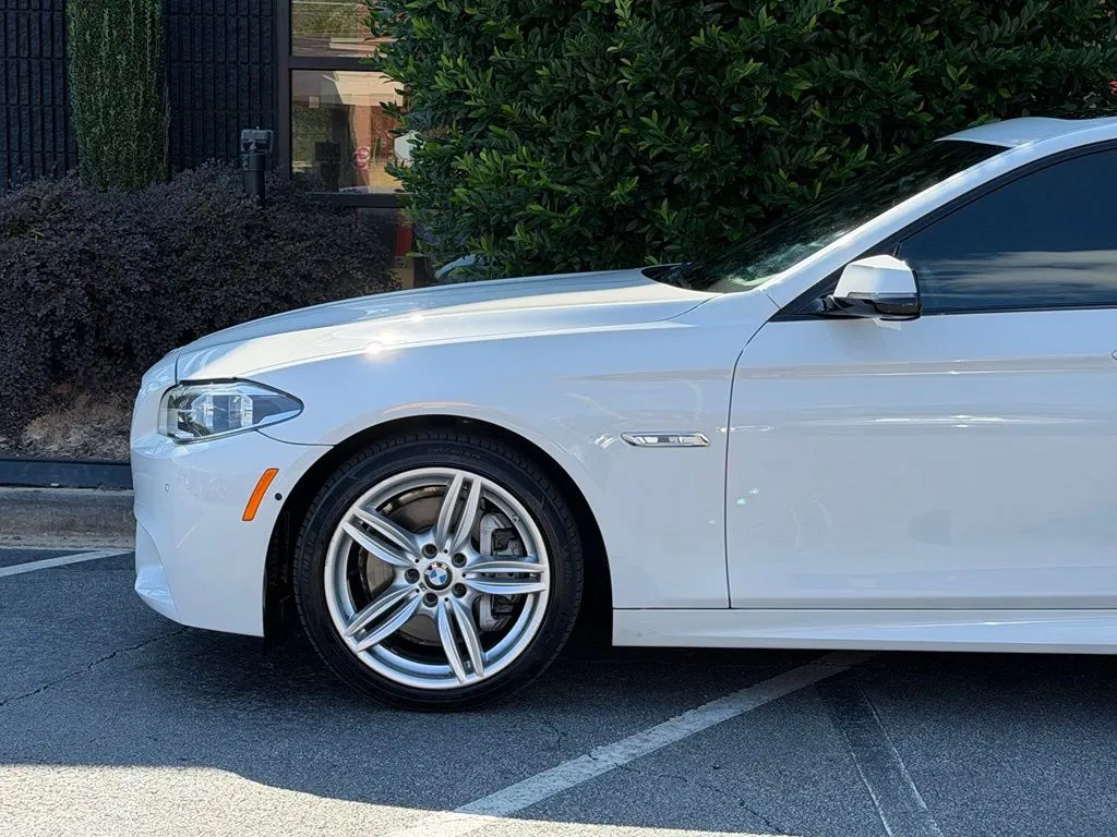 BMW 5 Series photo 10