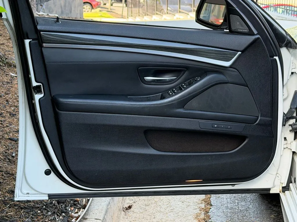 BMW 5 Series photo 25