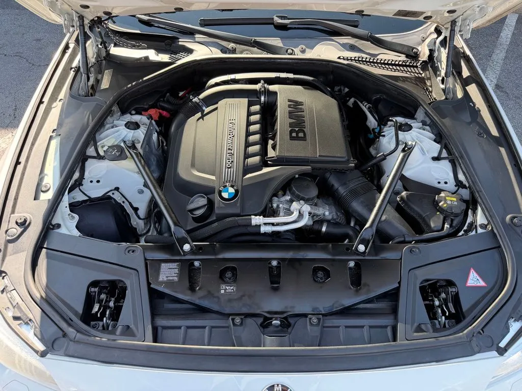 BMW 5 Series photo 6