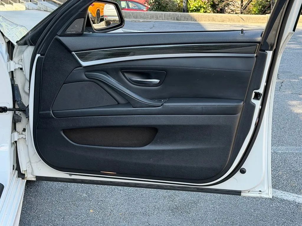 BMW 5 Series photo 35