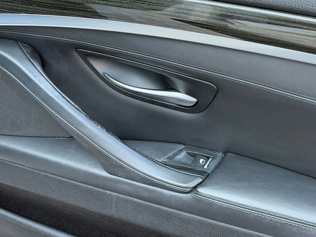 BMW 5 Series photo 36