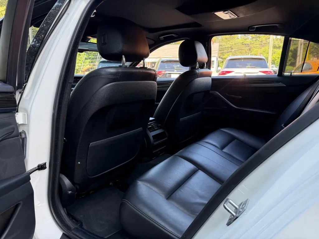 BMW 5 Series photo 29