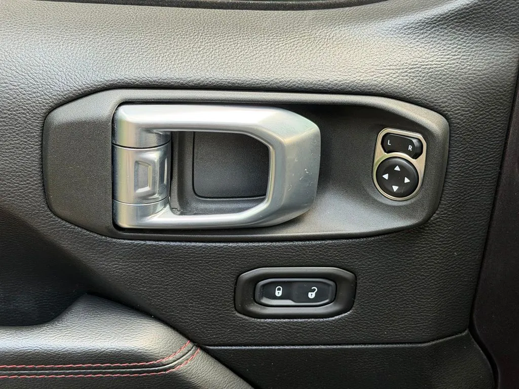 Jeep Wrangler photo 31