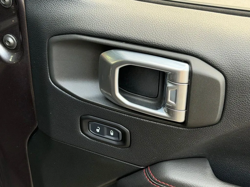 Jeep Wrangler photo 38