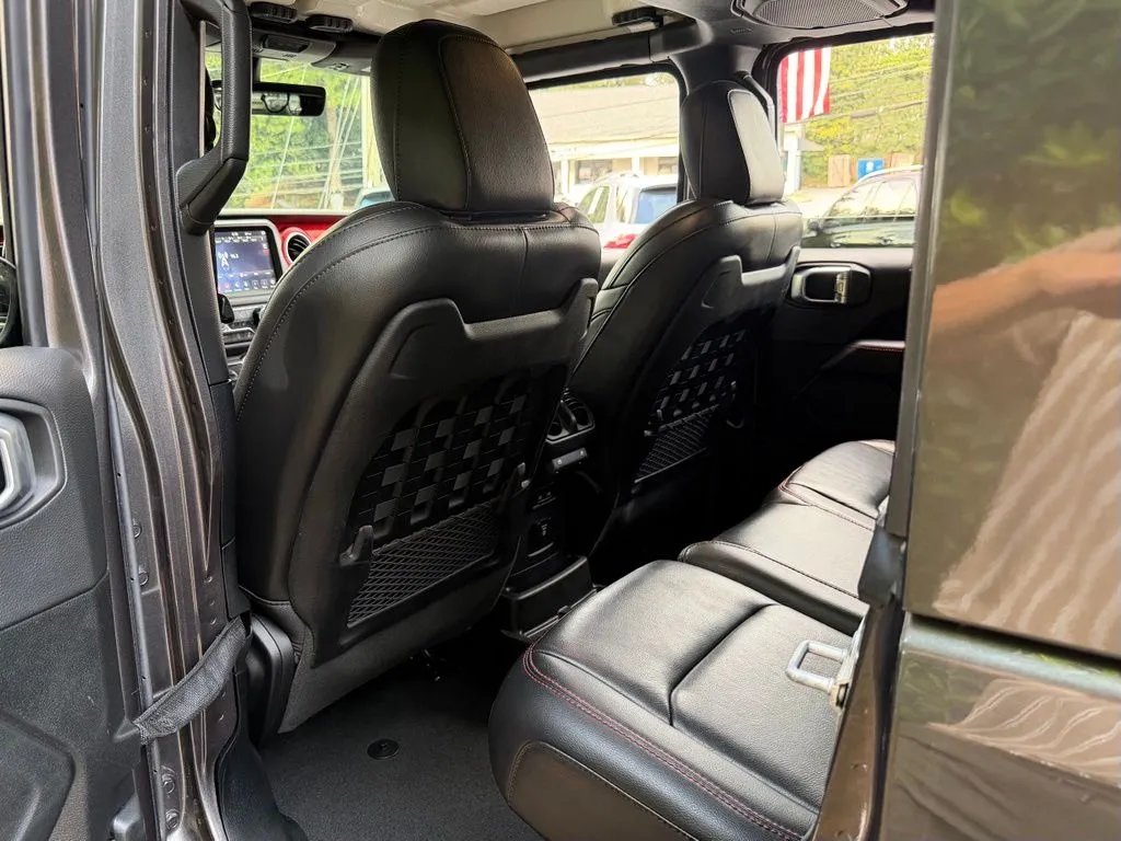 Jeep Wrangler photo 32