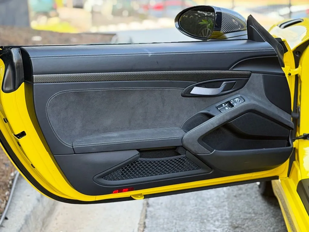2025 Porsche 718 GT4 RS - Photo 28