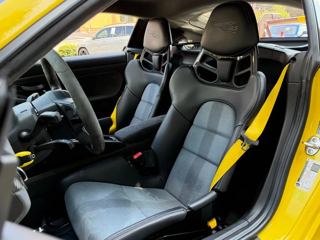 2025 Porsche 718 GT4 RS - Photo 26