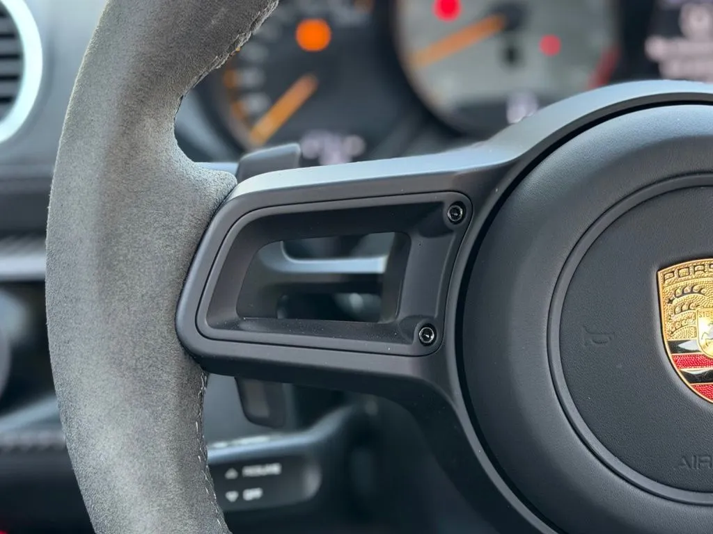 2025 Porsche 718 GT4 RS - Photo 39