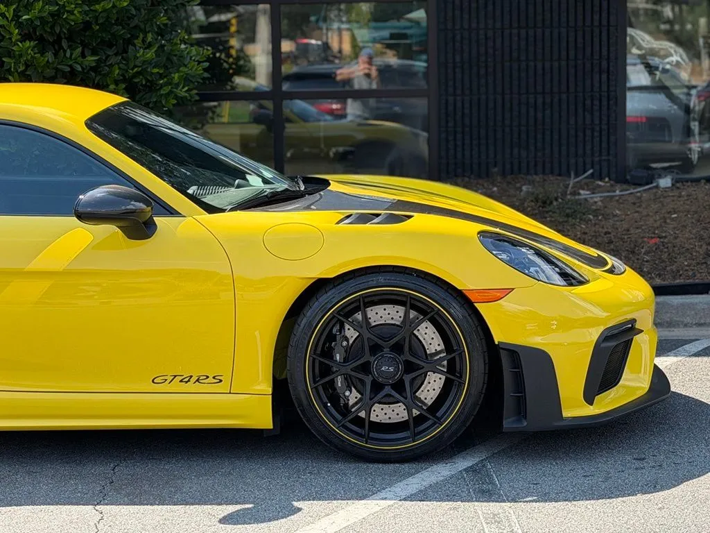 2025 Porsche 718 GT4 RS - Photo 23