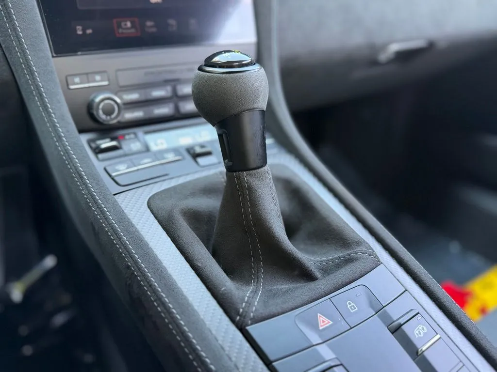 2025 Porsche 718 GT4 RS - Photo 45