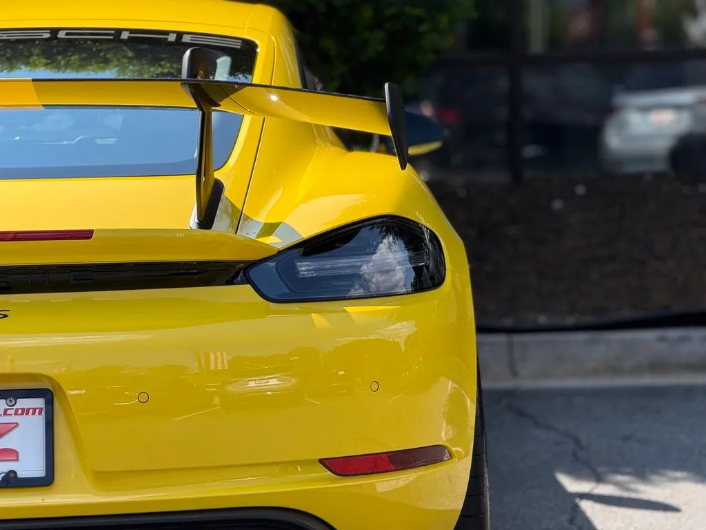 2025 Porsche 718 GT4 RS - Photo 16