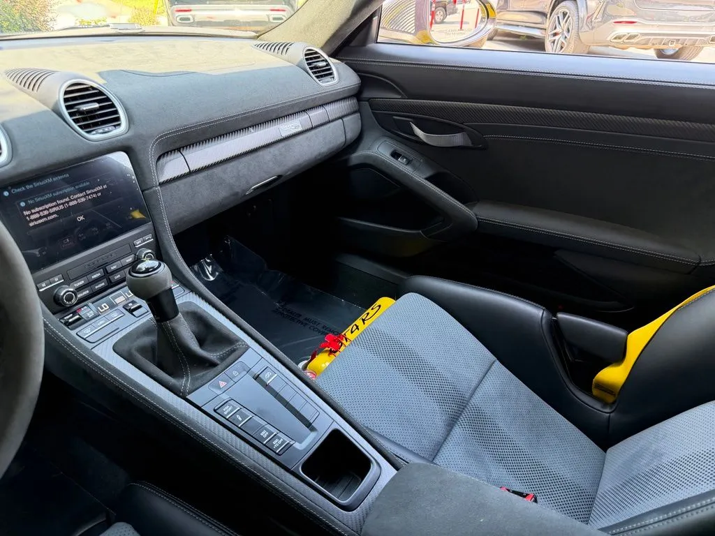 2025 Porsche 718 GT4 RS - Photo 36