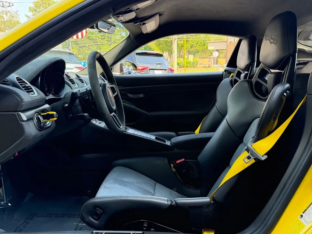 2025 Porsche 718 GT4 RS - Photo 25