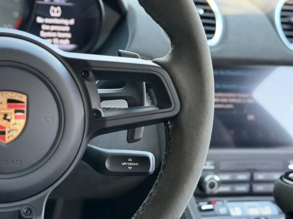 2025 Porsche 718 GT4 RS - Photo 40