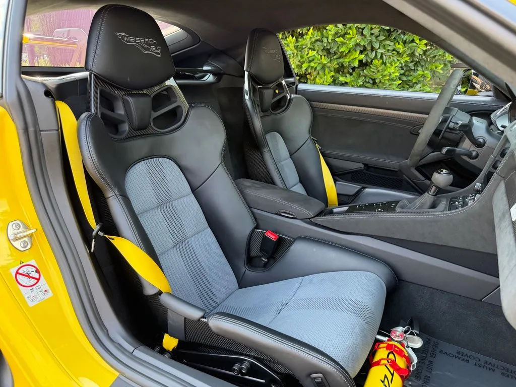 2025 Porsche 718 GT4 RS - Photo 32
