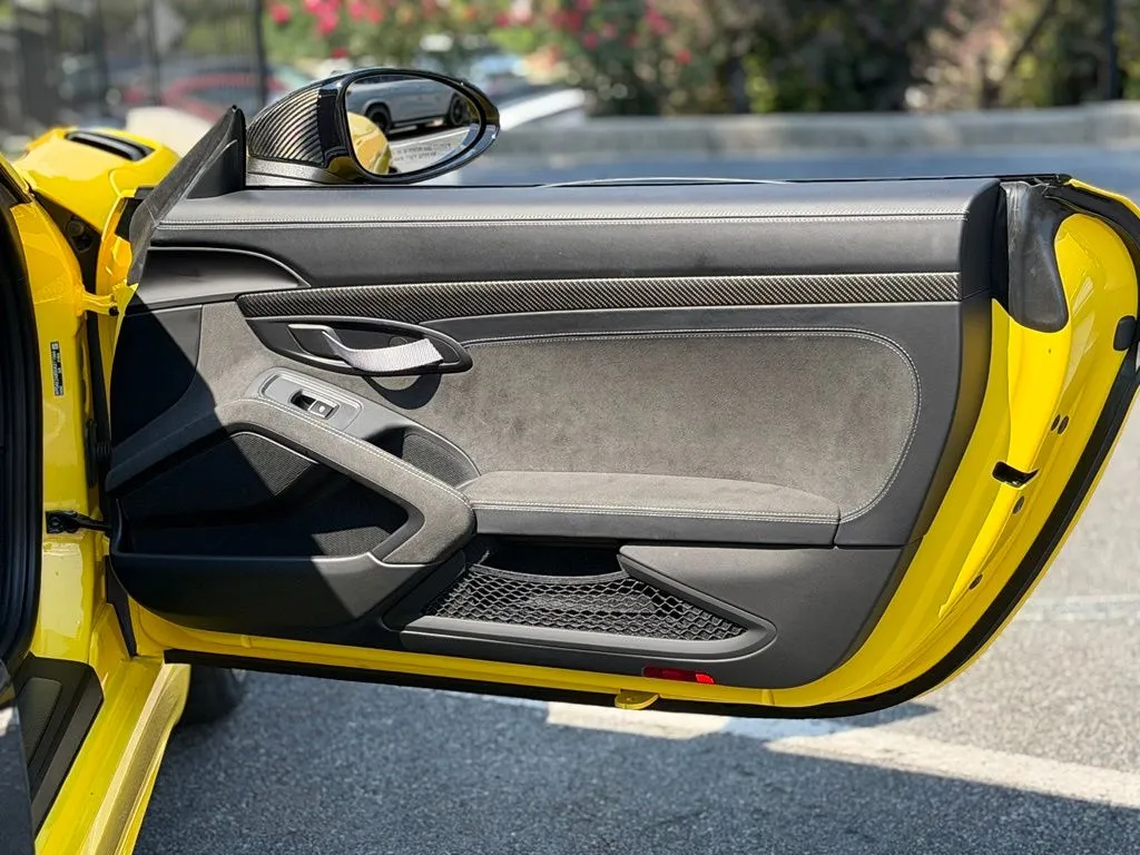2025 Porsche 718 GT4 RS - Photo 33