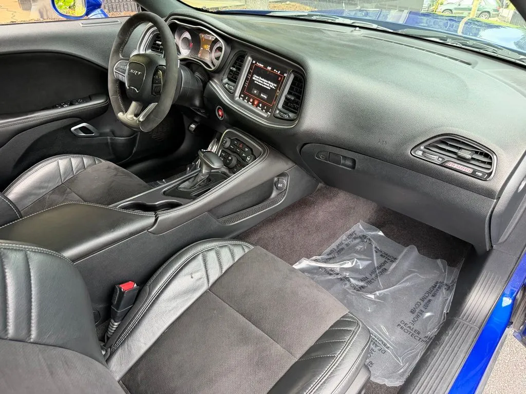 Dodge Challenger photo 30