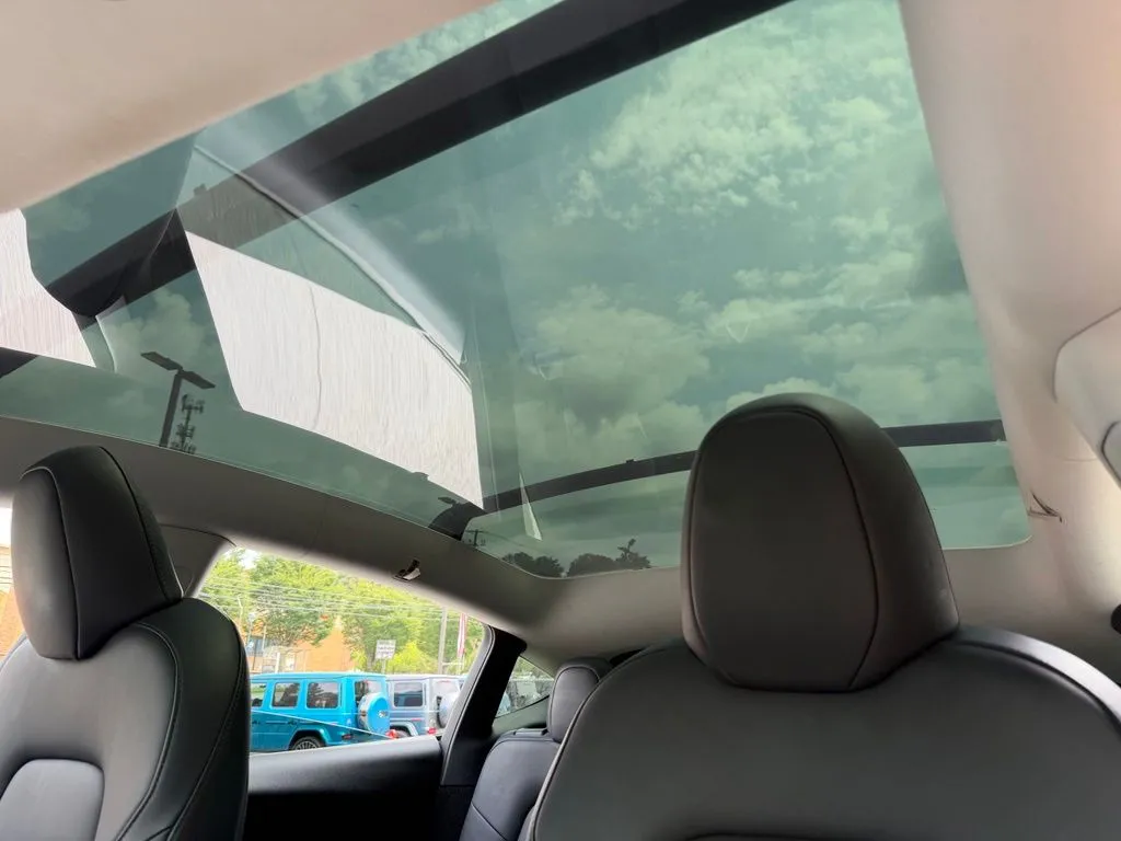 Tesla Model Y photo 50