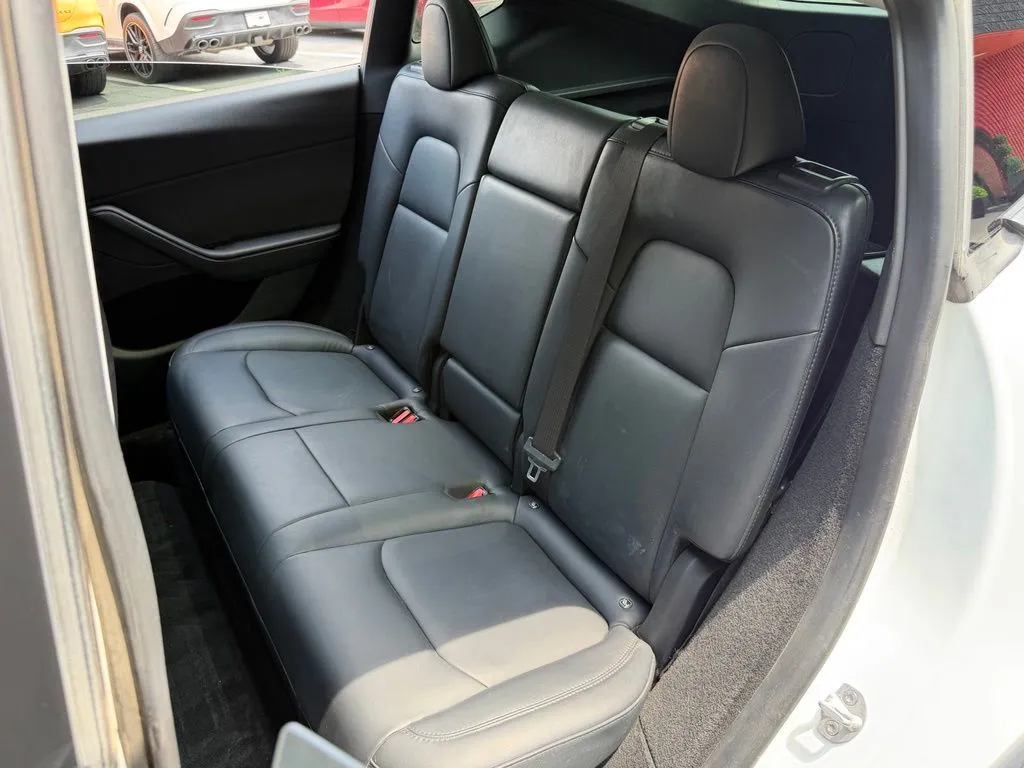 Tesla Model Y photo 31
