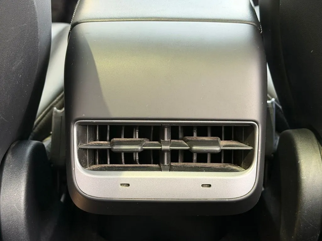 Tesla Model Y photo 49