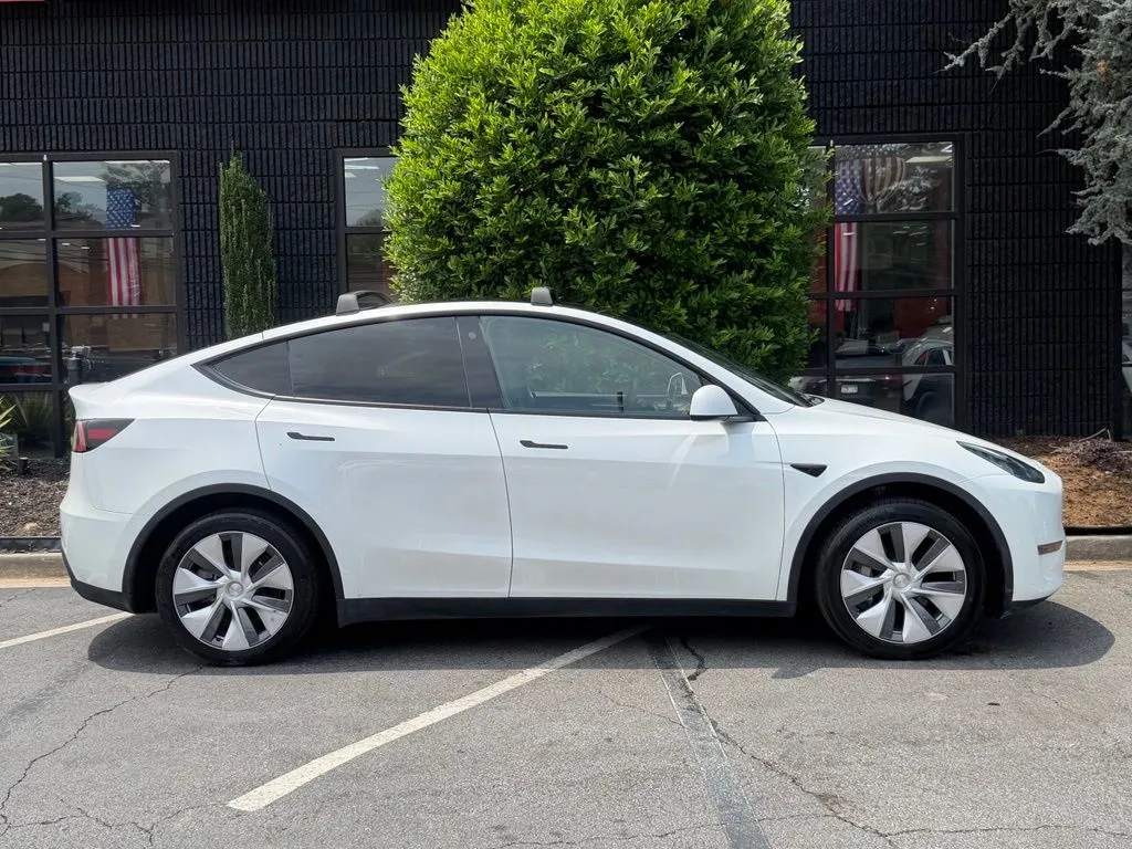 Tesla Model Y photo 21
