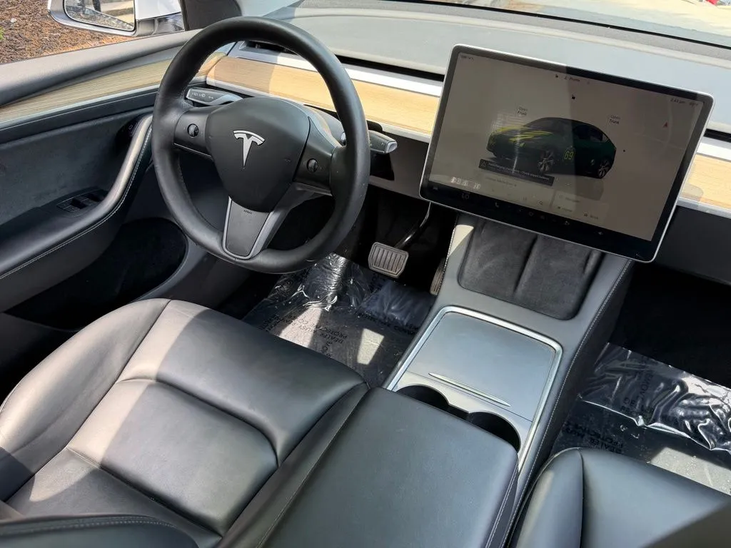 Tesla Model Y photo 41