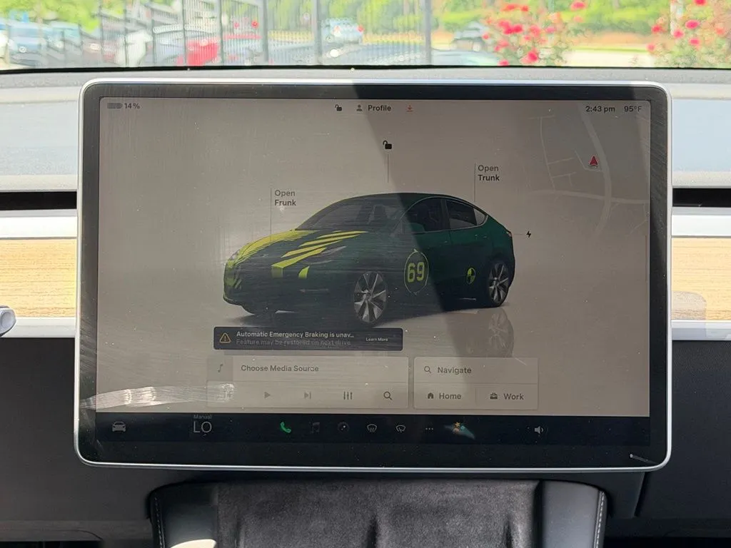 Tesla Model Y photo 46