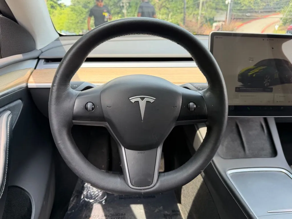 Tesla Model Y photo 43