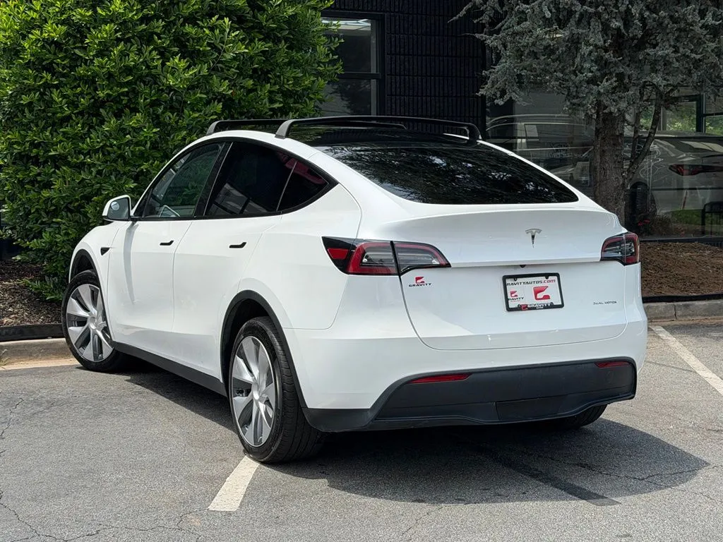 Tesla Model Y photo 19