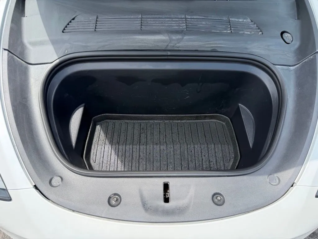 Tesla Model Y photo 6