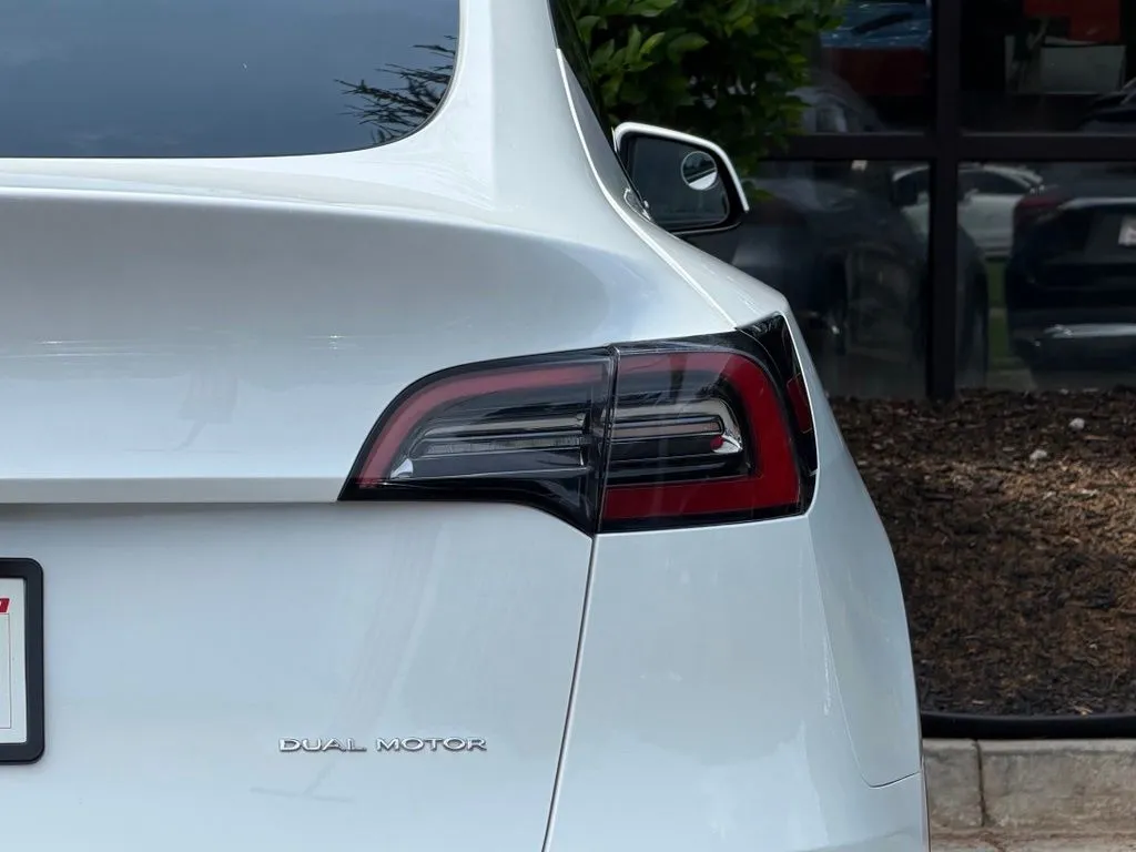 Tesla Model Y photo 16