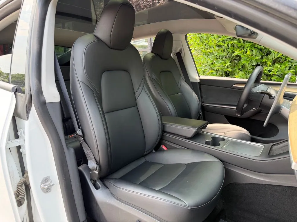 Tesla Model Y photo 34