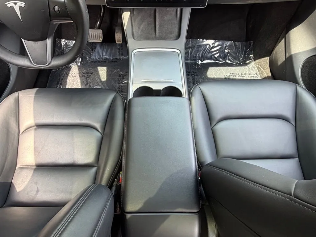 Tesla Model Y photo 47