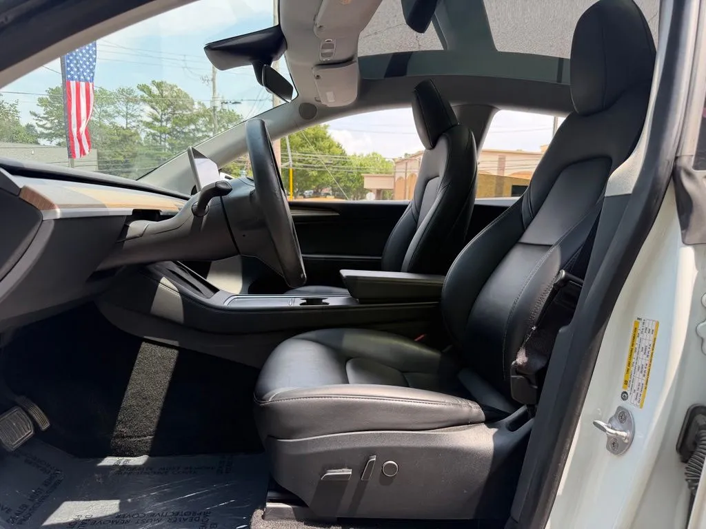 Tesla Model Y photo 25