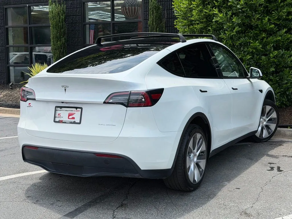 Tesla Model Y photo 12