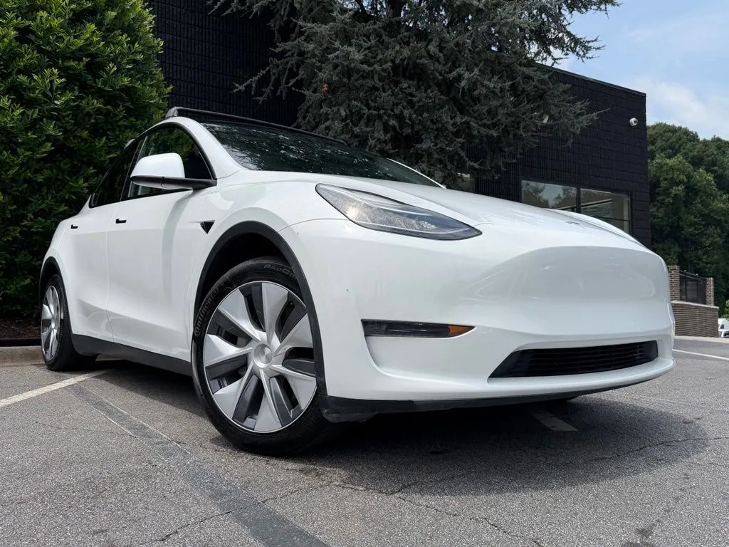Tesla Model Y photo 8