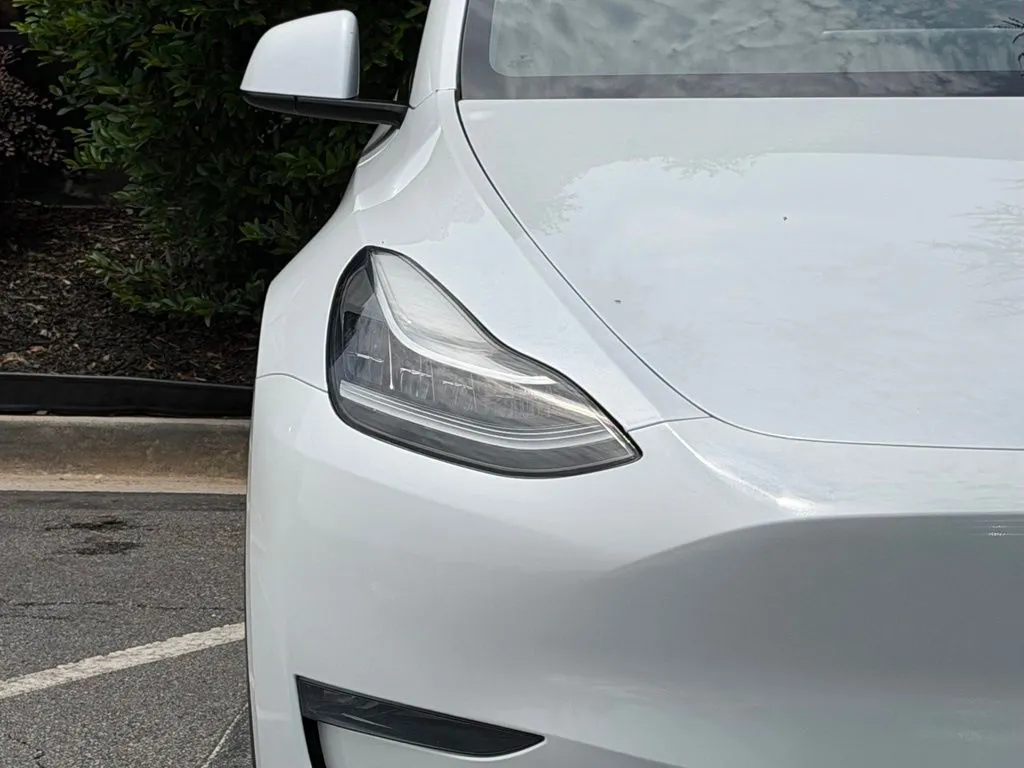 Tesla Model Y photo 4