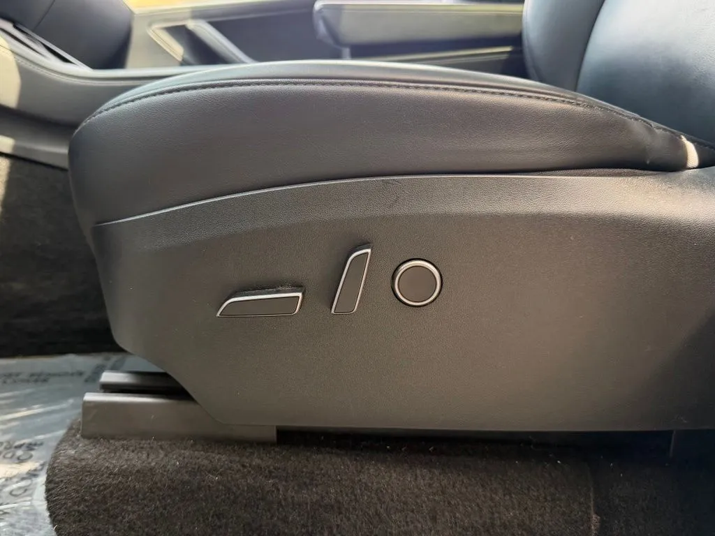 Tesla Model Y photo 29