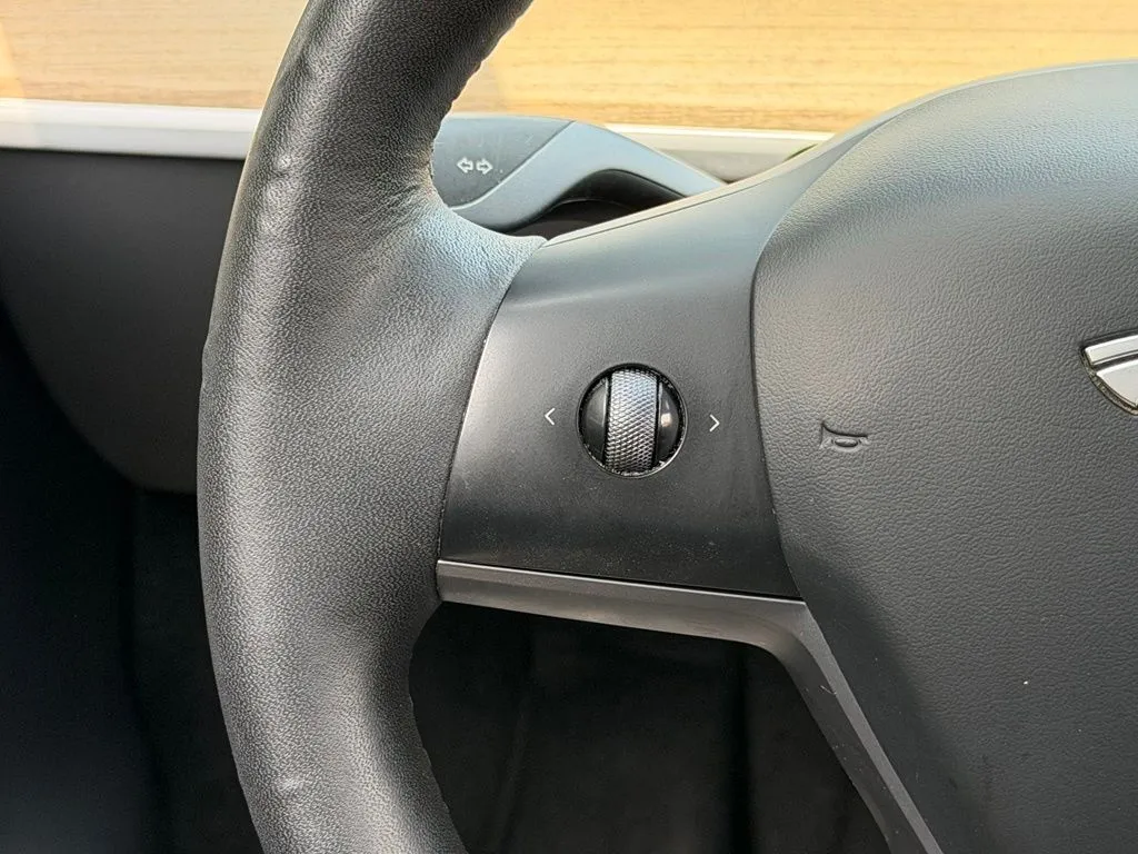 Tesla Model Y photo 44