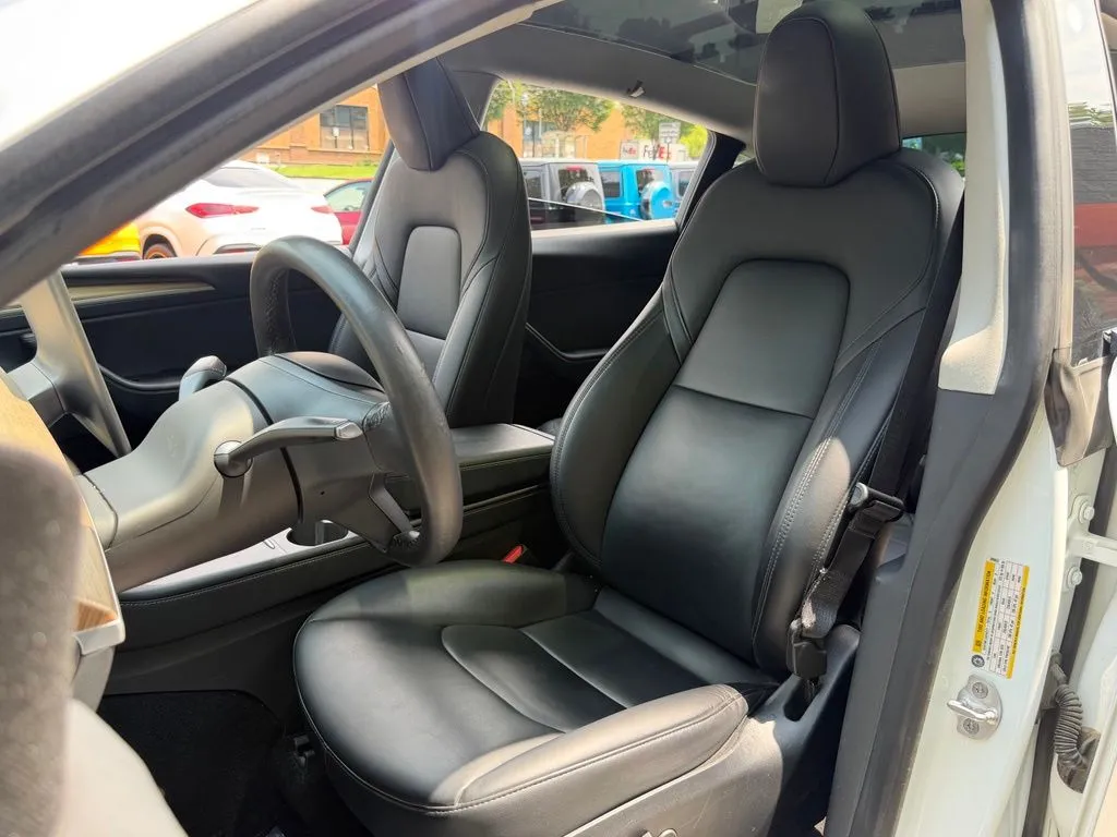 Tesla Model Y photo 26