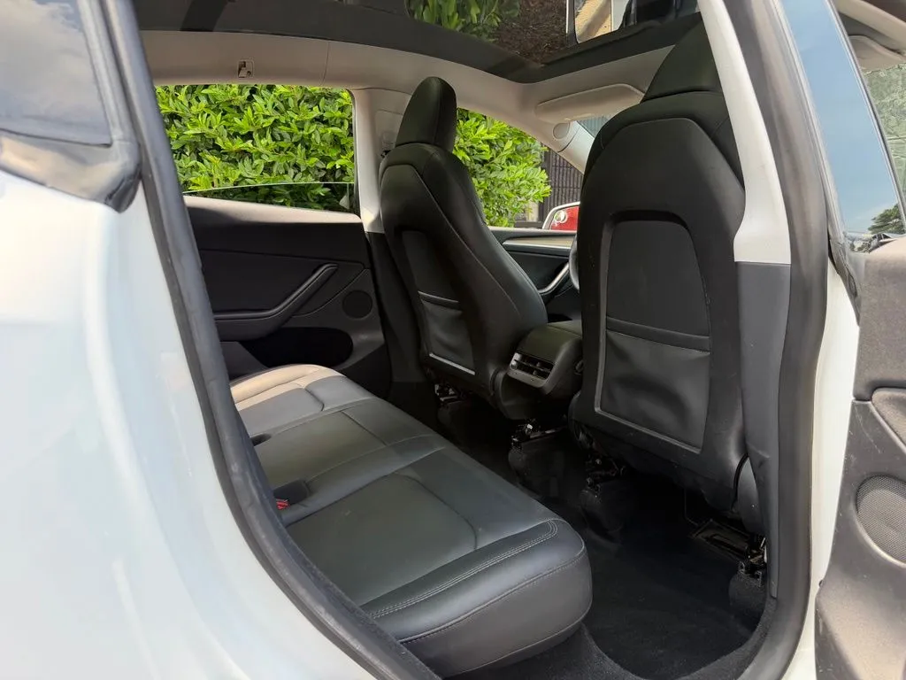 Tesla Model Y photo 38