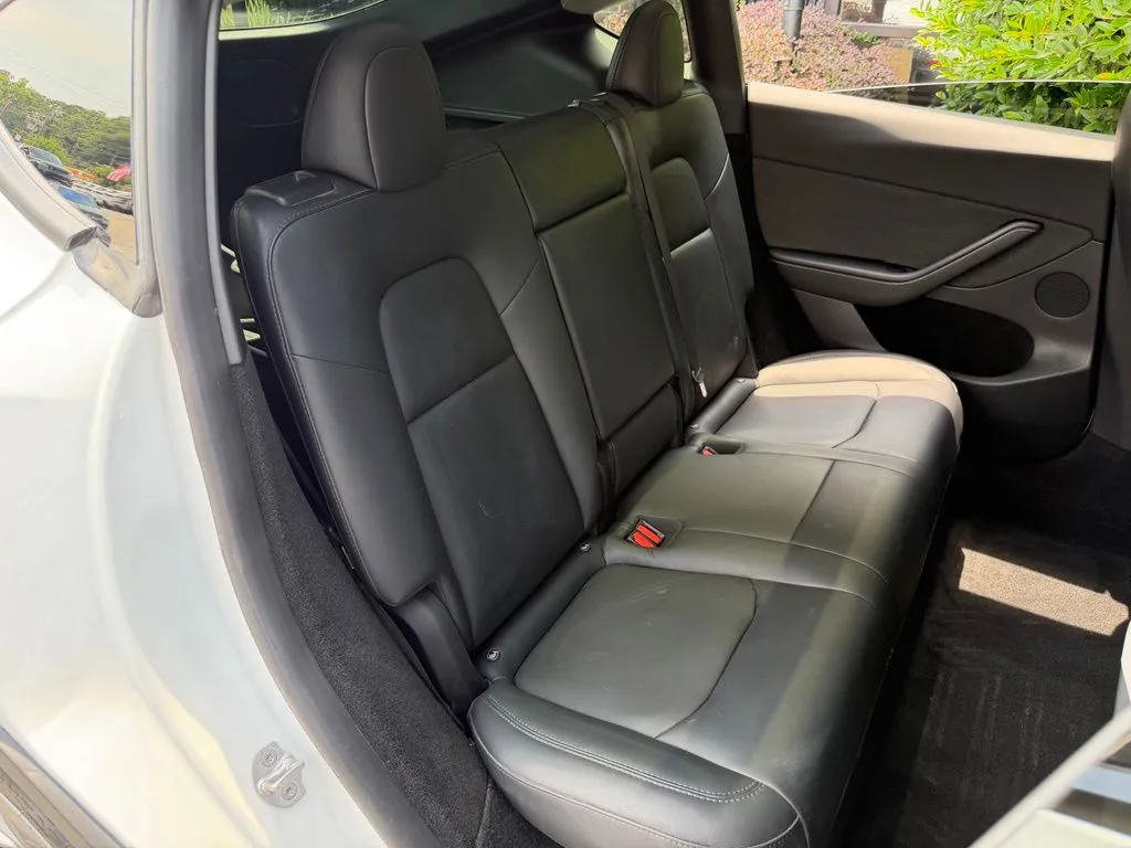 Tesla Model Y photo 39