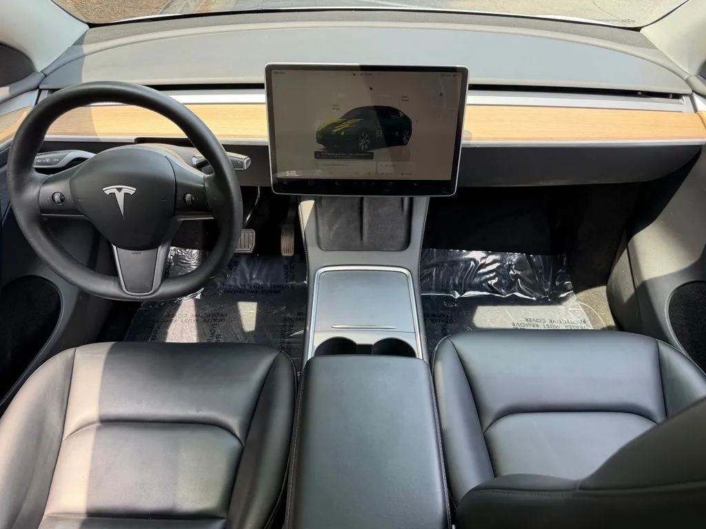 Tesla Model Y photo 40